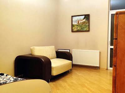 квартира за адресою Коновальця Є., 75