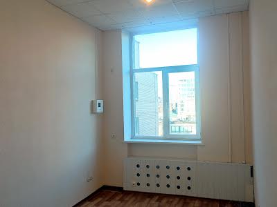 комерційна за адресою по Яворницького, 65