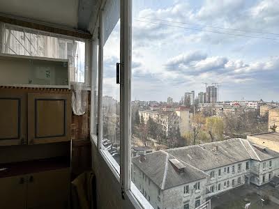 квартира за адресою Депутатська вул., 6