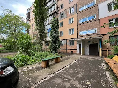 комерційна за адресою Міру, 21