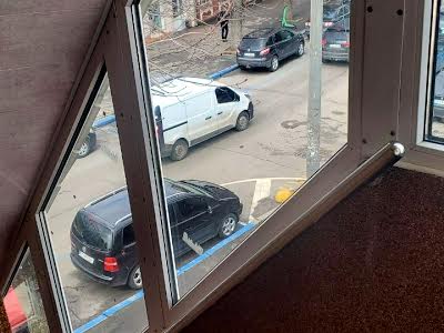 коммерческая по адресу Грушевського ул., 63