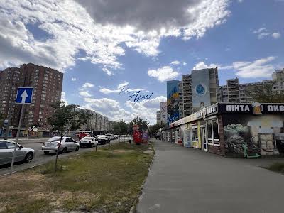 квартира за адресою Ревуцького вул., 8