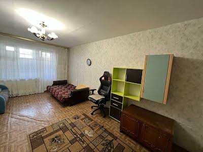 квартира за адресою Машинобудівників вул., 1-В