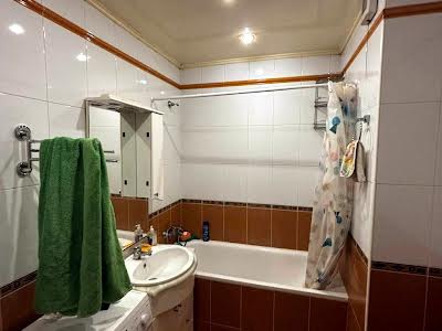 квартира за адресою Ревуцького вул., 5