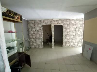 комерційна за адресою Робоча вул., 75