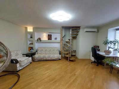 квартира за адресою Анни Ахматової вул., 31