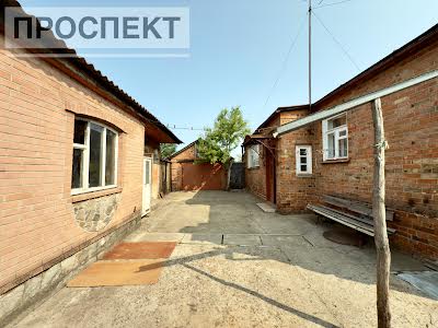 будинок за адресою Космічна вул., 2