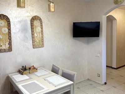 квартира за адресою Милославська вул., 16