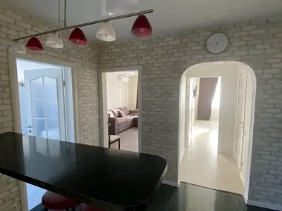 квартира за адресою Анни Ахматової вул., 28