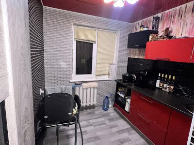 квартира за адресою Генерала Петрова вул., 58