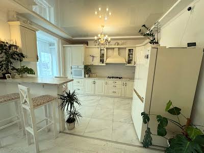 квартира за адресою сніжна, 52а