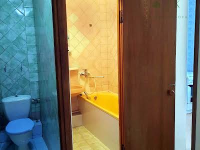 квартира за адресою Бучми вул. (Командарма Уборевича), 8А