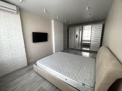квартира по адресу Драгоманова ул., 10