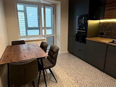 квартира за адресою Генерала М. Тарнавського пров., 30