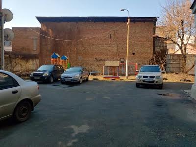 квартира за адресою Набережно-Хрещатицька вул., 7