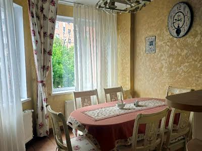 квартира за адресою Райдужний масив вул., 8
