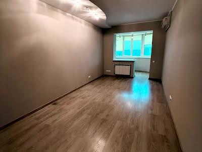 квартира за адресою Анни Ахматової вул., 13б
