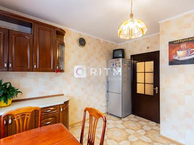 квартира за адресою Феодосійський пров., 14А