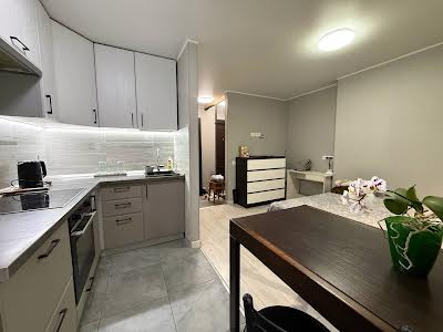 квартира за адресою Верховинна вул., 81