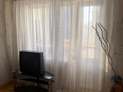 квартира за адресою Космонавтів, 142В