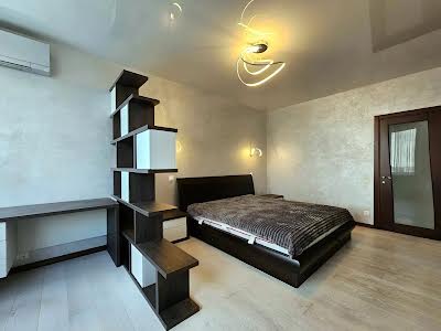 квартира за адресою Драгоманова вул., 40-Ж