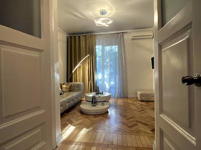 квартира за адресою Пастера вул., 21