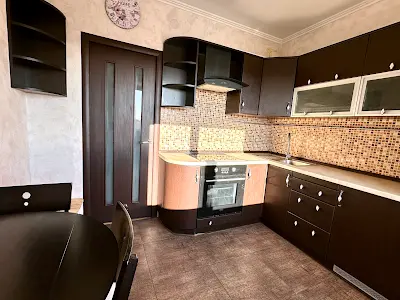 квартира за адресою Академіка Глушкова просп., 49