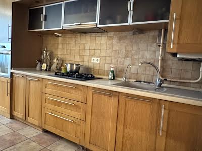 квартира за адресою Посмітного, 22