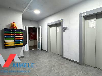 квартира за адресою Анни Ахматової вул., 15