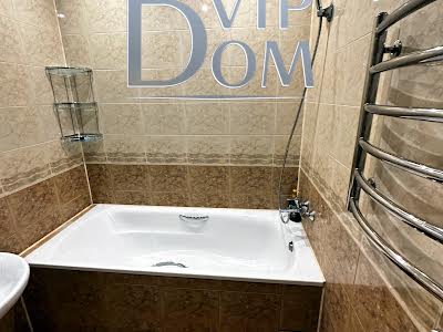 квартира за адресою Тополина вул., 18/2