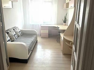 квартира за адресою Вагонна вул., 8