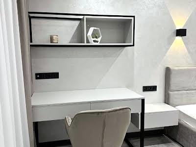 квартира за адресою Космічна вул., 5