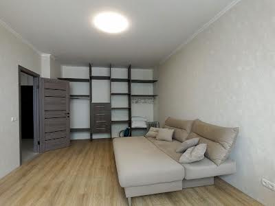 квартира за адресою Рональда Рейгана вул., 40
