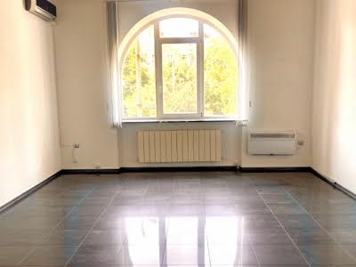 комерційна за адресою Французький бульв., 35