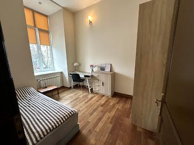 квартира за адресою Театральна вул., 23