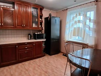 квартира за адресою Анни Ахматової вул., 43