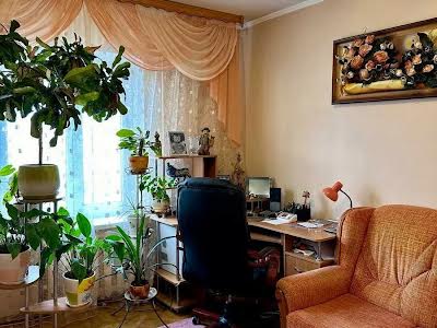 квартира за адресою Срібнокільська вул., 8