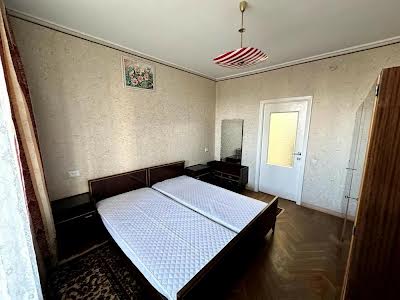 квартира по адресу Михаила Емельяновича-Павленко ул. (Суворова), 19