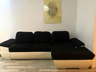 квартира по адресу Строителей ул., 13