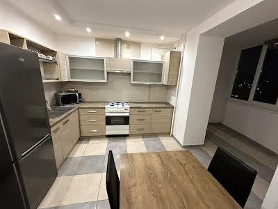 квартира за адресою Юнаківа, 8