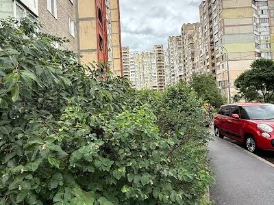 квартира за адресою Миколи Ушакова вул., 18