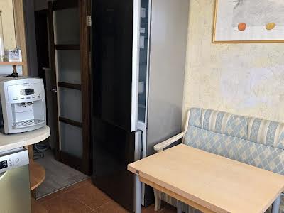 квартира за адресою Анни Ахматової вул., 16-В