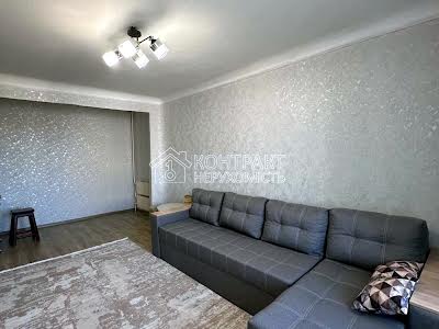 квартира за адресою Ньютона, 8