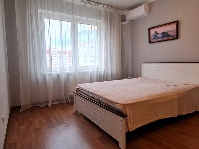 квартира за адресою Софії Русової вул., 7