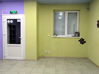 комерційна за адресою Віктора Френчка вул., 3