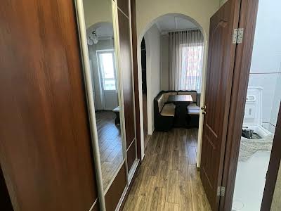 квартира за адресою Софії Русової вул., 7