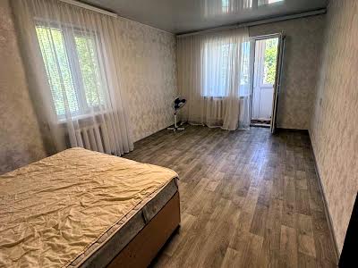 квартира за адресою Євгена Танцюри вул., 13