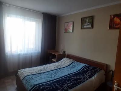 квартира за адресою Червоний камінь, 18