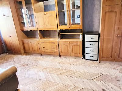 квартира за адресою Сулеймана Стальського вул., 8