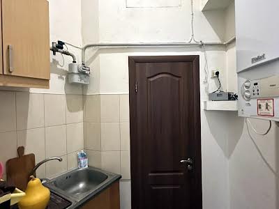 комерційна за адресою Різні пл., 4